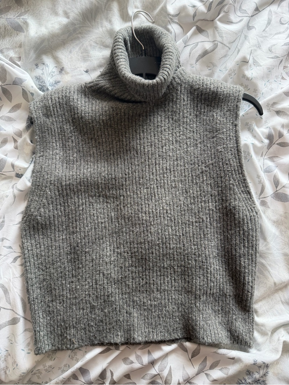 Sleeveless Turtleneck Knit Top - Gray